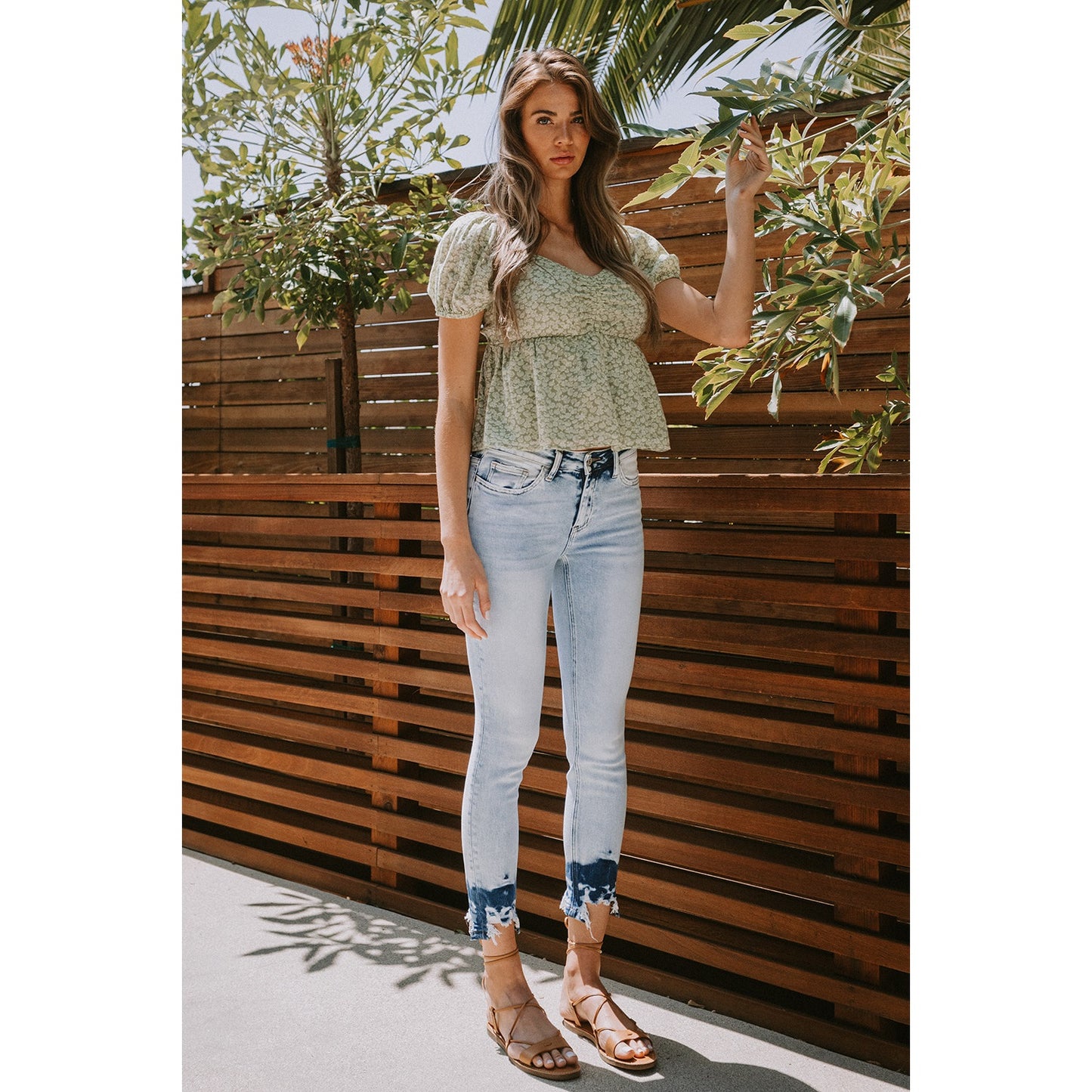 MID RISE ANKLE SKINNY W HEM TACKING DETAIL