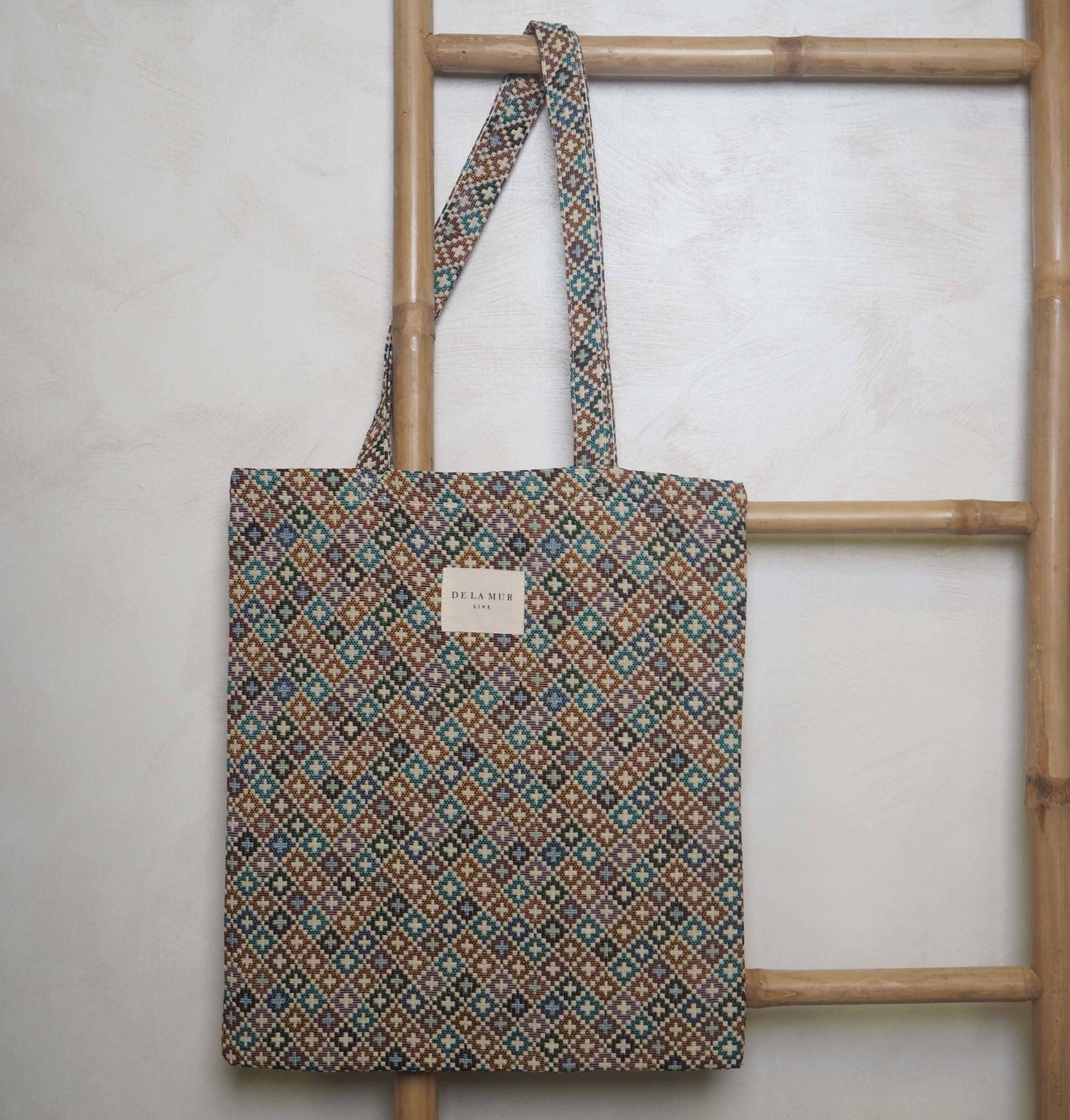 Medium cube tote