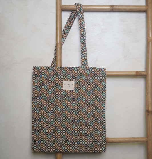 Medium cube tote