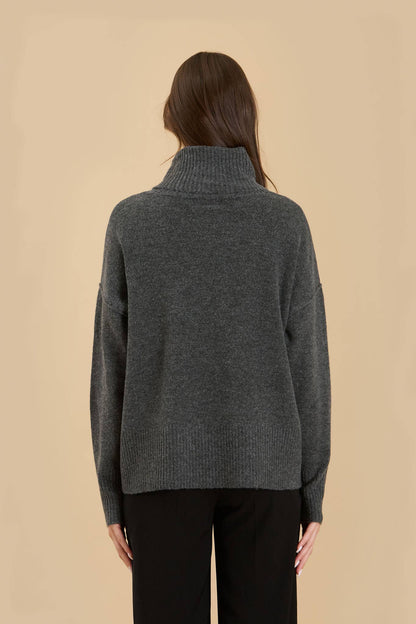 TURTLENECK FRONT SEAM KNIT PULLOVER SWEATER