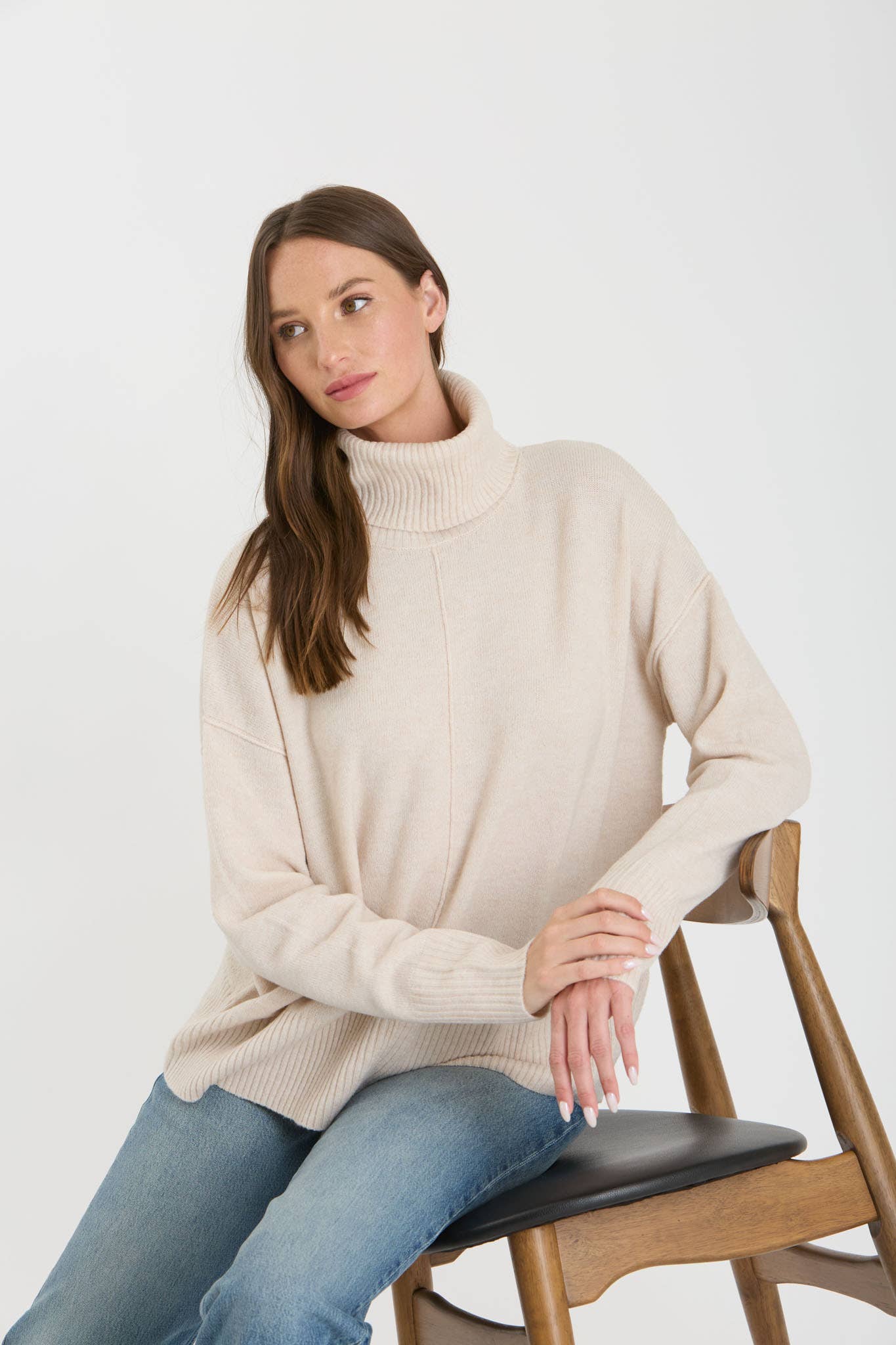 TURTLENECK FRONT SEAM KNIT PULLOVER SWEATER